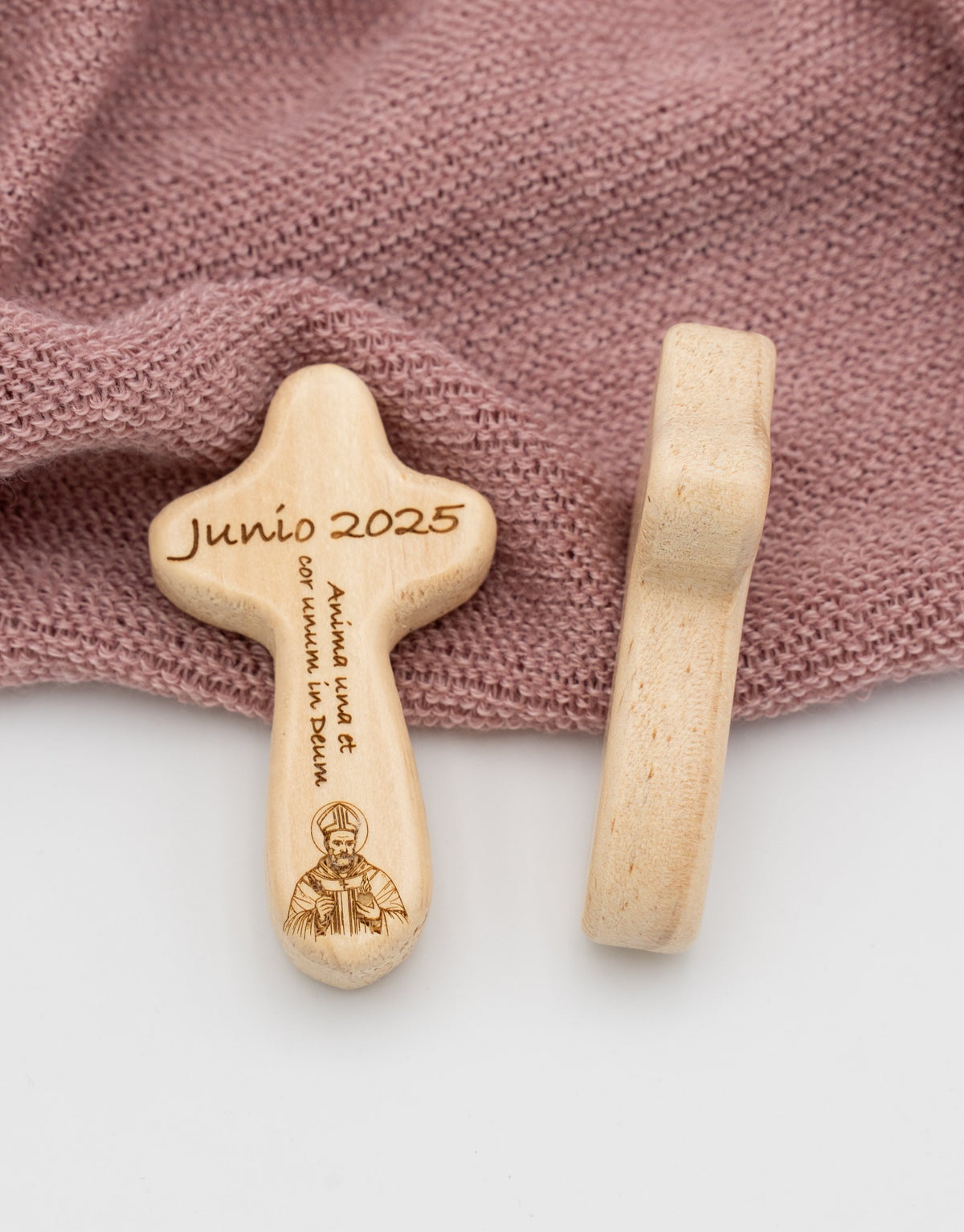 Croix de Poche avec gravure religieuse, vues de face et de côté