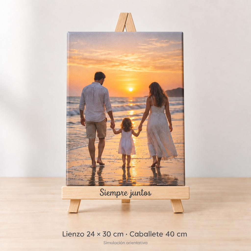 Simulación orientativa: foto en lienzo 24 × 30 cm con caballete genérico de madera de 40 cm