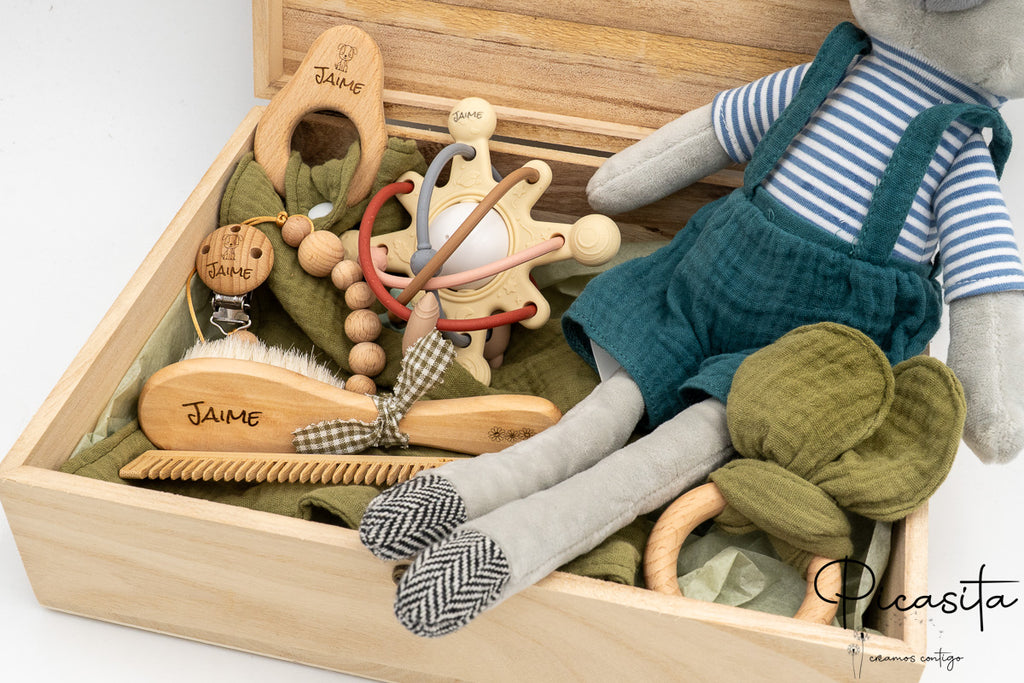 Coffret en bois pour cadeau de nouveau-né