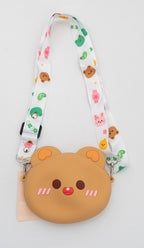 Bolso infantil de silicona marrón con cara de oso y mejillas rosadas.