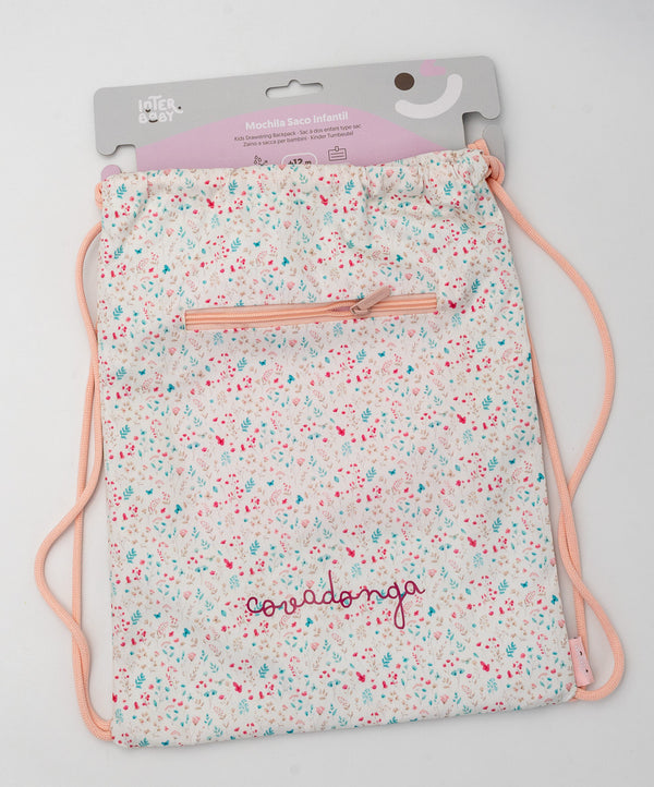 Mochila saco infantil rosa con estampado floral, cuerdas salmón, bolsillo exterior y nombre personalizado