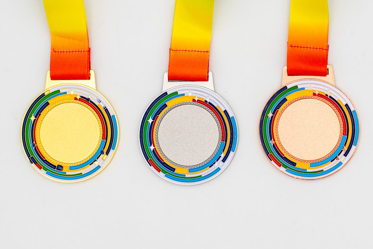 Médailles avec anneaux multicolores segmentés autour du centre, modèle 1.