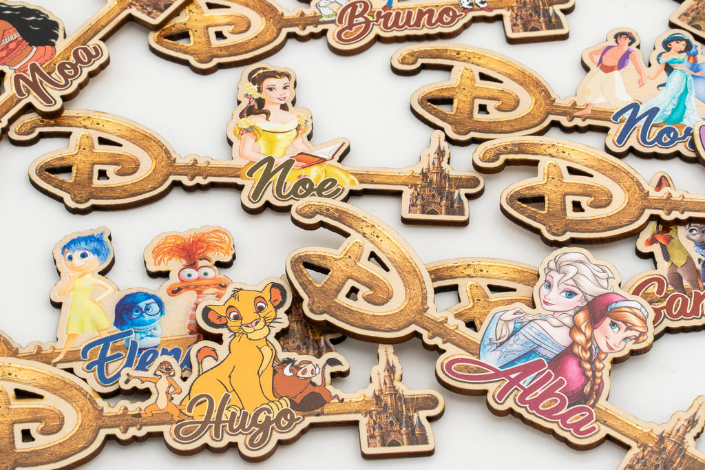 Détail des clés Disney avec prénoms intégrés et personnages en couleur