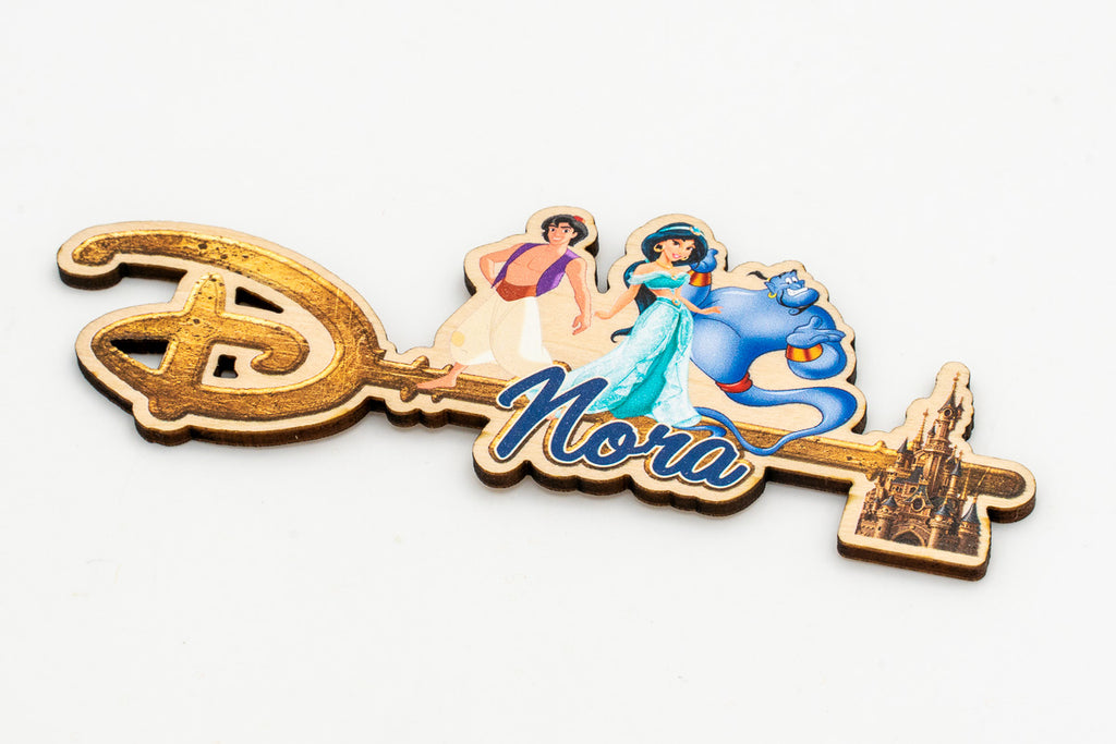 Détail de clé avec prénom personnalisé et motif d’Aladdin
