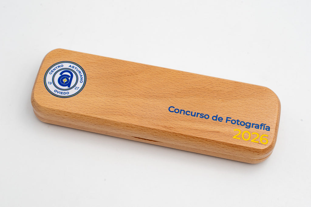 Étui avec logo et texte en couleur pour un concours de photographie.