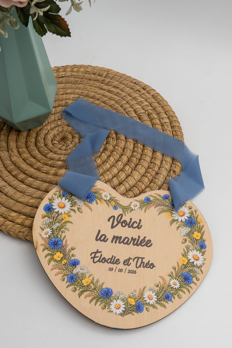 Pancarte Voici la mariée personnalisée en bois