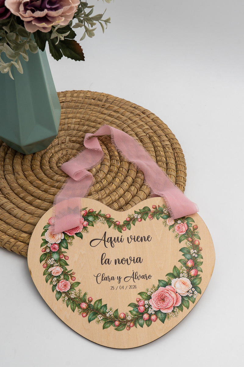 Pancarte Voici la mariée personnalisée en bois