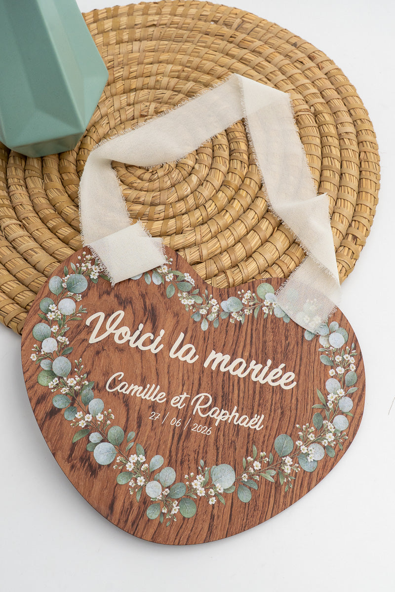 Pancarte Voici la mariée personnalisée en bois
