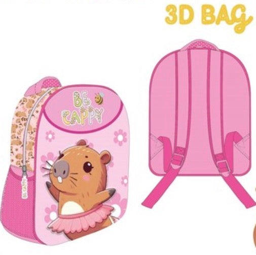 Mochila infantil rosa con diseño de capibara bailarina en relieve 3D y tirantes acolchados regulables.