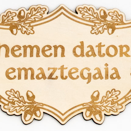 Cartel Aqui Llega la Novia