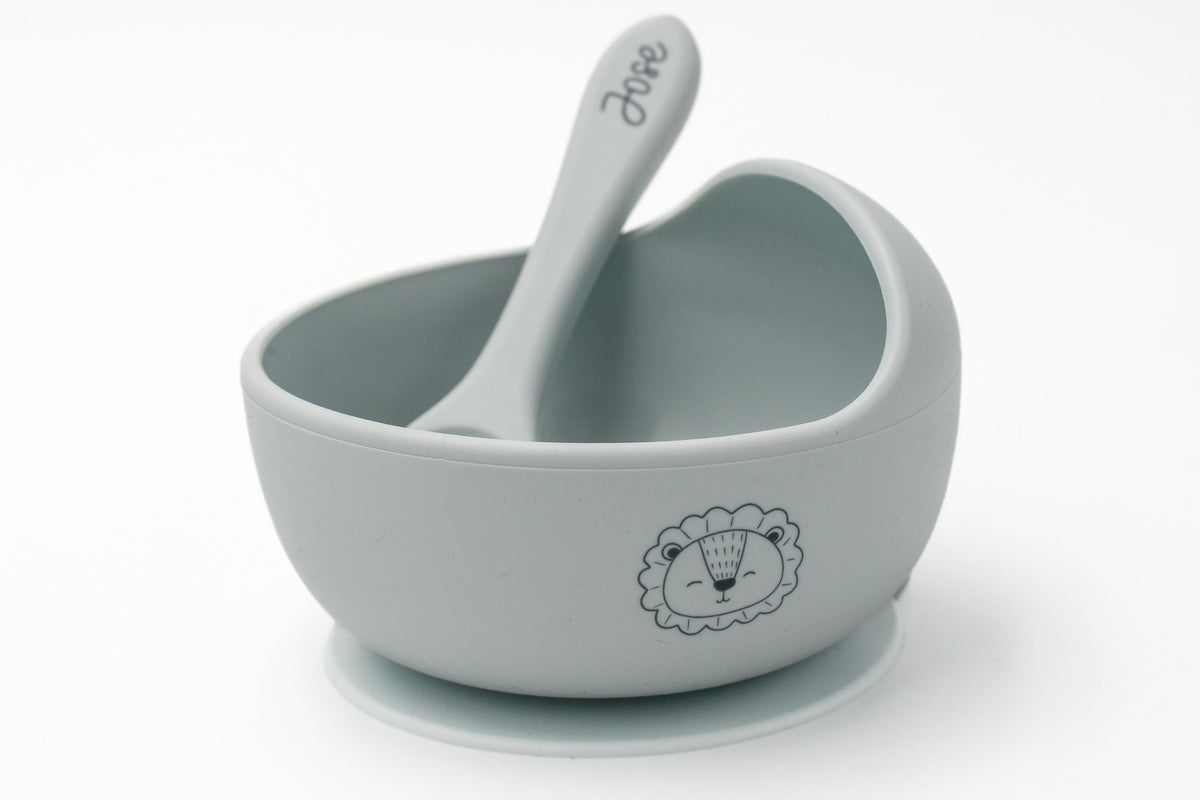 Bol gris avec lion et cuillère avec prénom