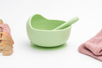 Bol en silicone vert clair avec ventouse et cuillère assortie