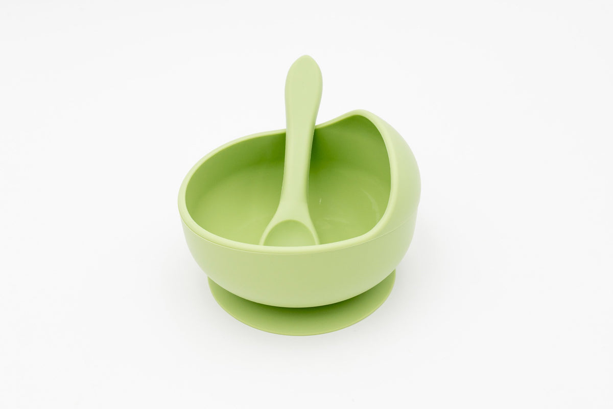 Bol vert en silicone avec ventouse et cuillère assortie