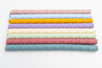 Pailles courtes en silicone à texture spiralée dans des couleurs pastel