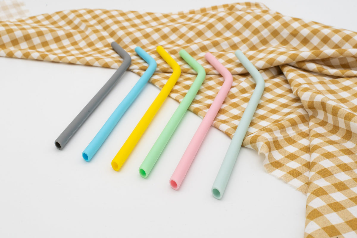 Pailles coudées réutilisables en silicone dans des tons pastel