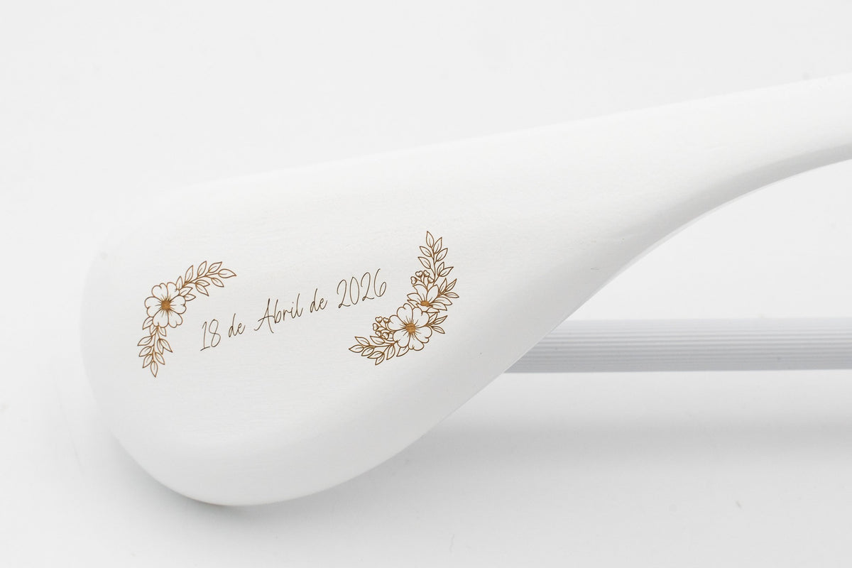Épaule d'un cintre Hombro Ancho avec des fleurs et la date du 15 avril 2026 gravées