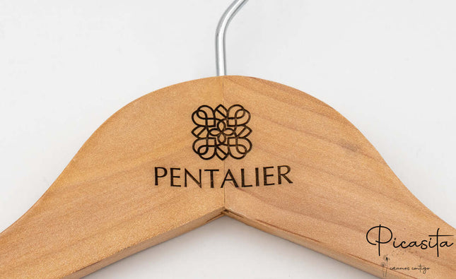 perchas_hombro_ancho_tono_claro