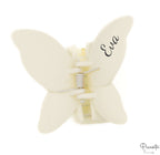 Pinza de pelo mariposa color crema con grabado láser personalizado con el nombre Eva.