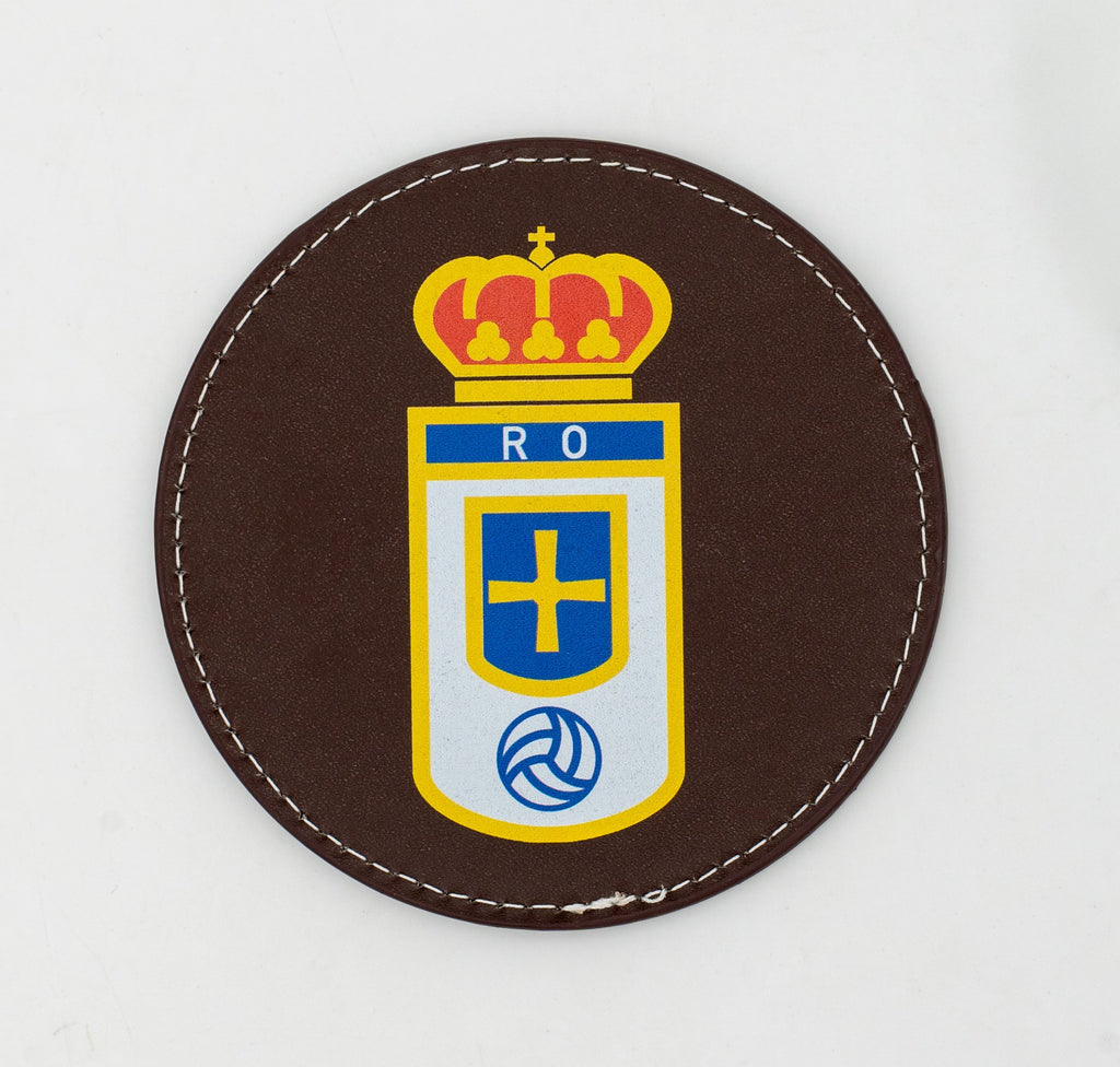 Posavasos de cuero PU marrón con escudo impreso a color