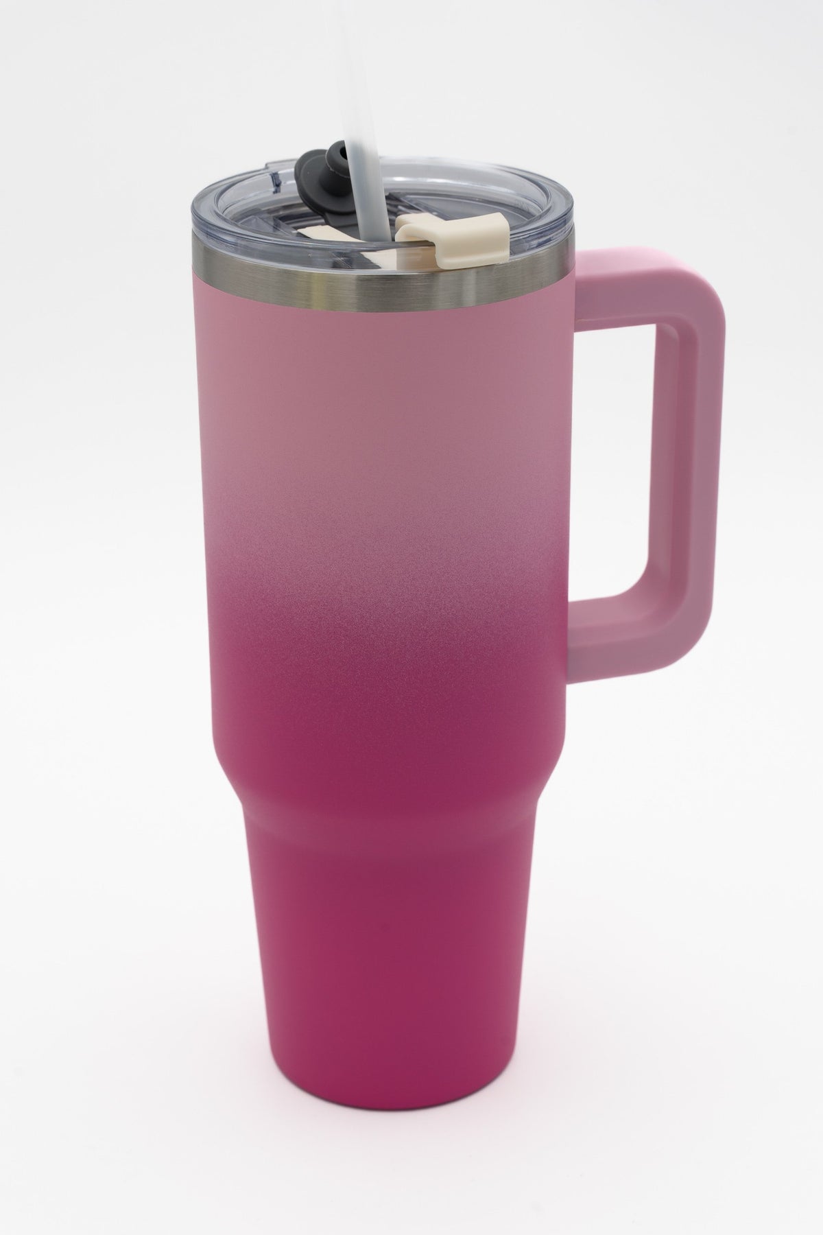 Mug isotherme en dégradé du rose clair au fuchsia avec anse et couvercle transparent