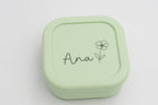 Tupper verde claro personalizado con nombre Ana y una flor