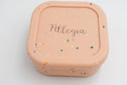Tupper rosa con chispitas personalizado con un nombre