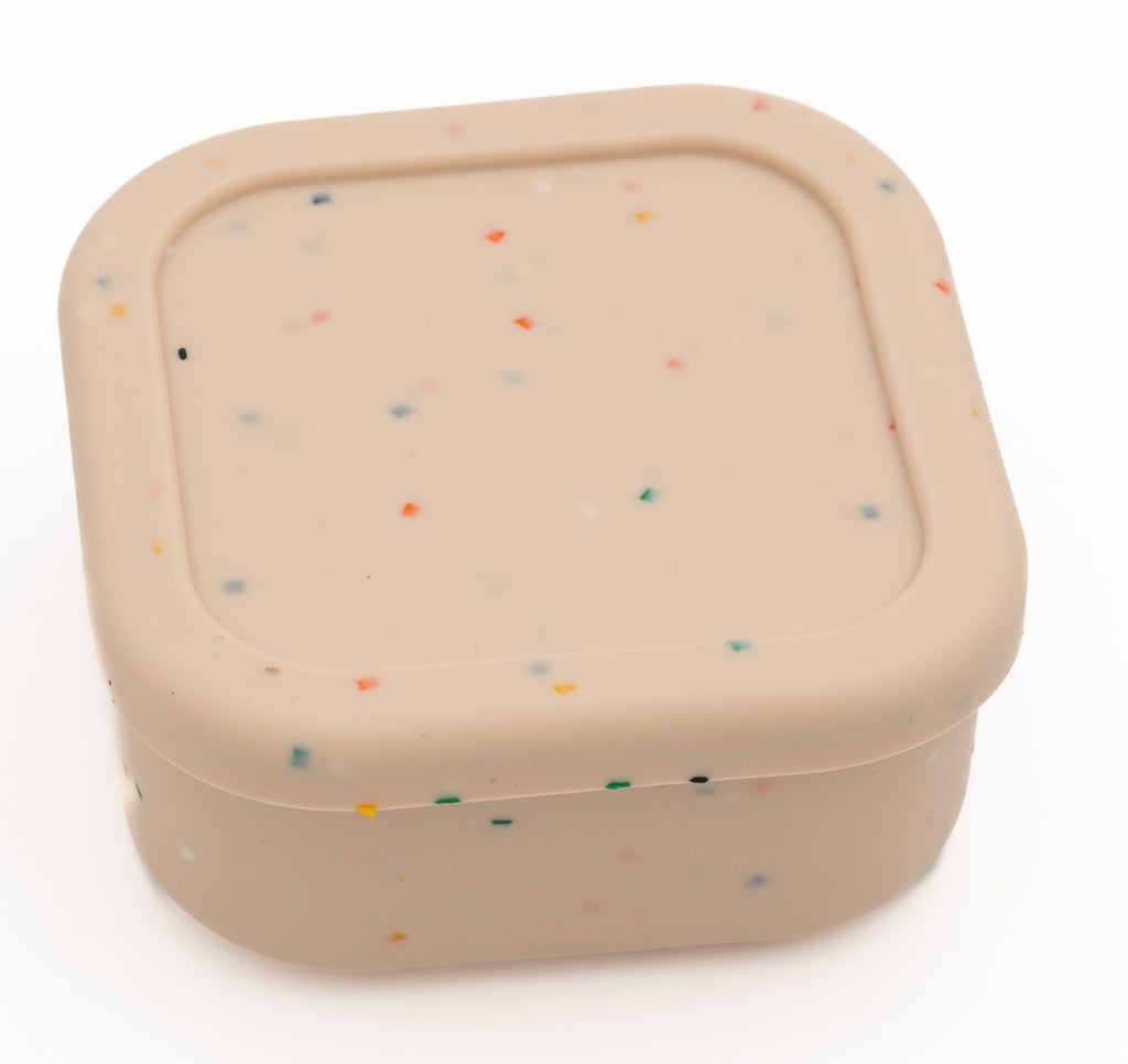 Tupper beige con chispitas cerrado